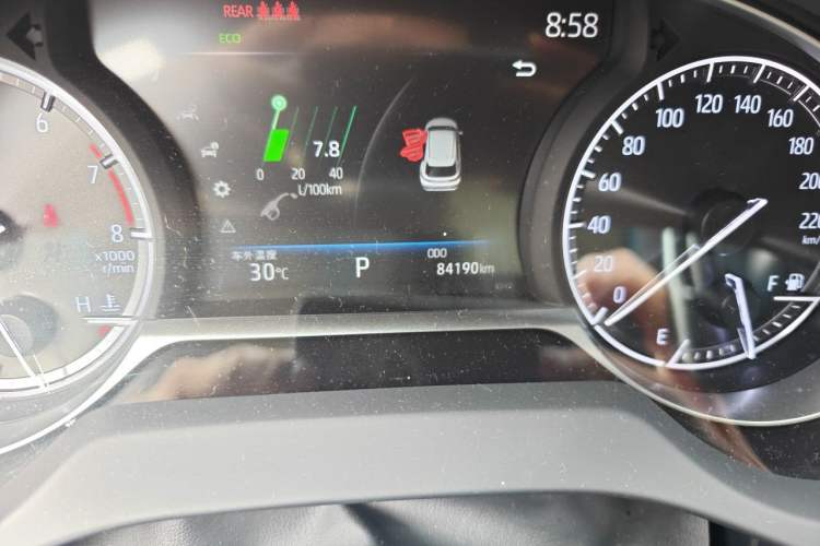 Used Toyota Harrier 2022 2.0L CVT Two-Wheel Drive Luxury Edition Odometer Close Up