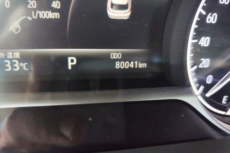 Used Toyota Harrier 2022 2.0L CVT Two-Wheel Drive Luxury Edition Odometer Close Up