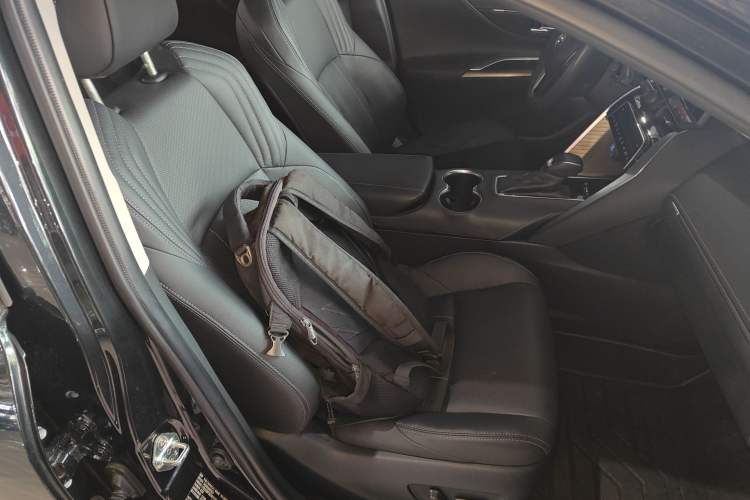 Used Toyota Harrier 2022 Dual-Engine 2.5L CVT Four-Wheel Drive Luxury Edition Right Front Seat