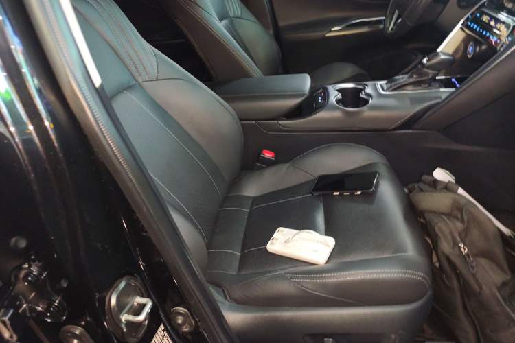 Used Toyota Harrier 2022 Dual-Engine 2.5L CVT Four-Wheel Drive Luxury Edition Right Front Seat