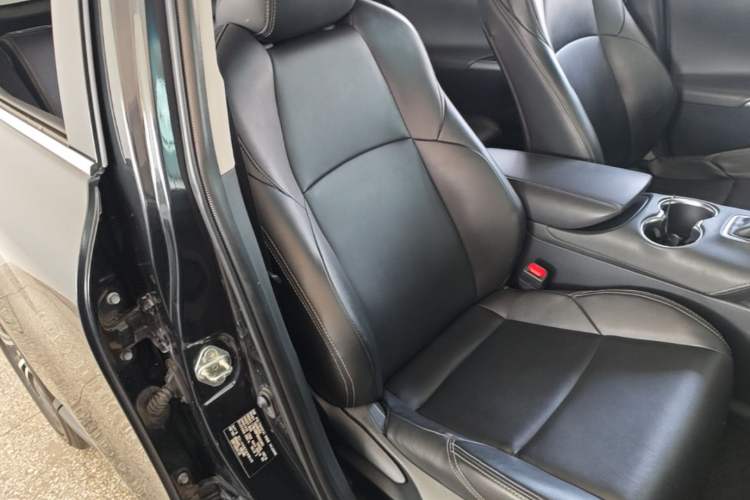 Used Toyota Harrier 2022 2.0L CVT Two-Wheel Drive Entry Version Right Front Seat