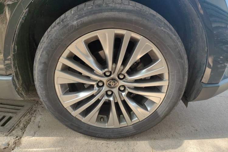 Used Toyota Harrier 2022 2.0L CVT Two-Wheel Drive Deluxe Edition Right Front Wheel Hub