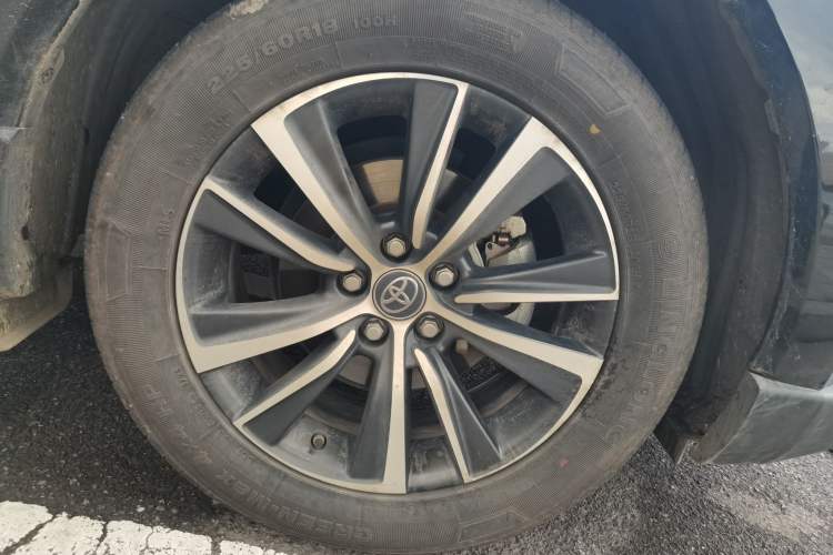 Used Toyota Harrier 2022 2.0L CVT Two-Wheel Drive Luxury Edition Right Front Wheel Hub