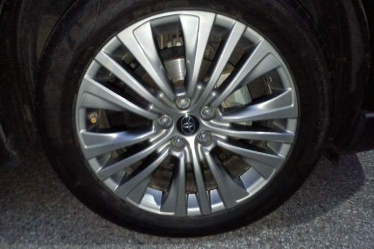 Used Toyota Harrier 2022 Dual-Engine 2.5L CVT Four-Wheel Drive Luxury Edition Right Front Wheel Hub