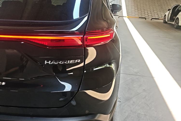 Used Toyota Harrier 2022 2.0L CVT Two-Wheel Drive Luxury Edition Right Rear Taillight