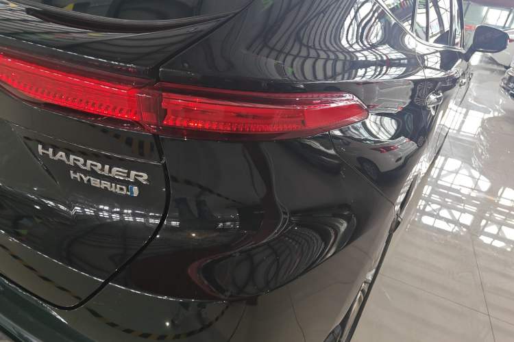 Used Toyota Harrier 2022 Dual-Engine 2.5L CVT Four-Wheel Drive Luxury Edition Right Rear Taillight