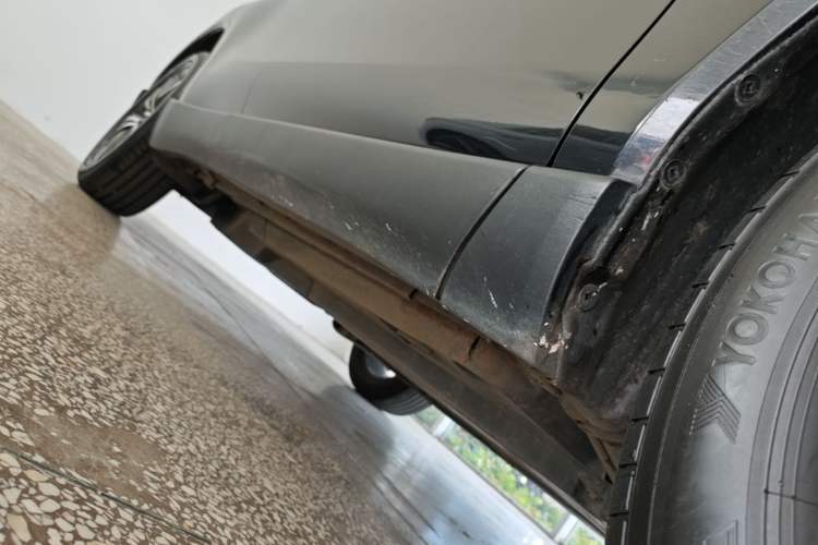 Used Toyota Harrier 2022 2.0L CVT Two-Wheel Drive Entry Version Right Side Sill