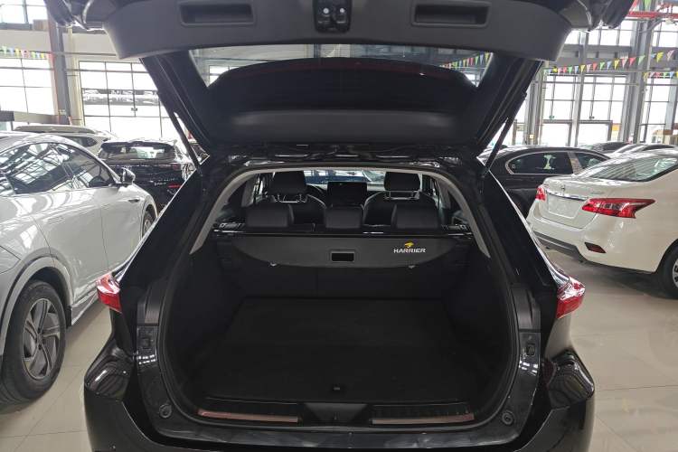 Used Toyota Harrier 2022 Dual-Engine 2.5L CVT Four-Wheel Drive Luxury Edition Trunk