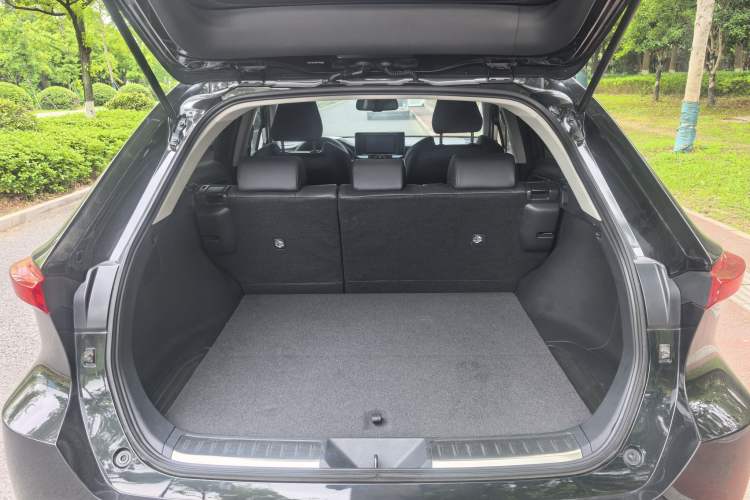 Used Toyota Harrier 2022 2.0L CVT Two-Wheel Drive Luxury Edition Trunk