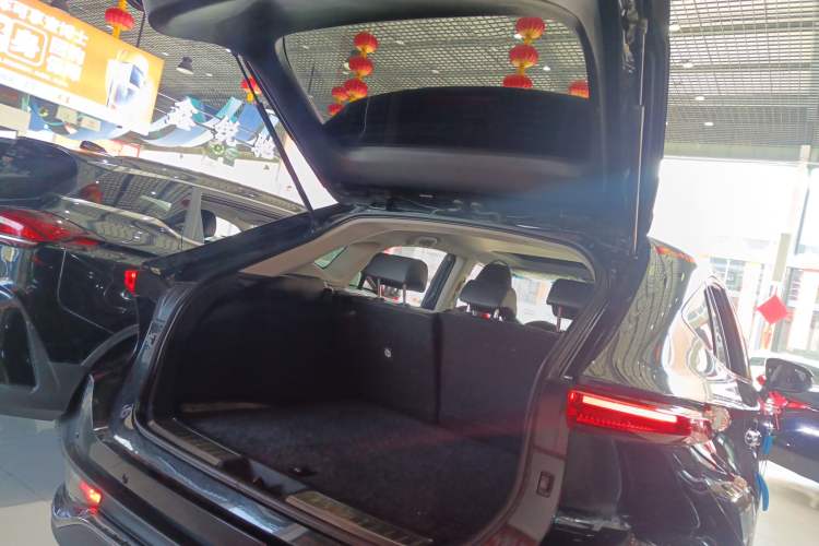 Used Toyota Harrier 2022 2.0L CVT Two-Wheel Drive Flagship Edition Trunk