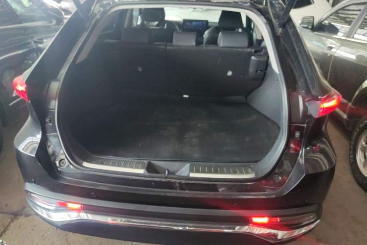 Used Toyota Harrier 2022 2.0L CVT Two-Wheel Drive Deluxe Edition Trunk