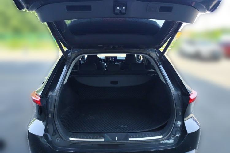 Used Toyota Harrier 2022 2.0L CVT Two-Wheel Drive Luxury Edition Trunk