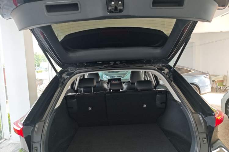 Used Toyota Harrier 2022 2.0L CVT Two-Wheel Drive Entry Version Trunk
