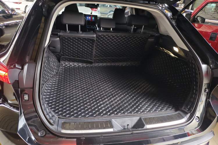 Used Toyota Harrier 2022 2.0L CVT Two-Wheel Drive Deluxe Edition Trunk