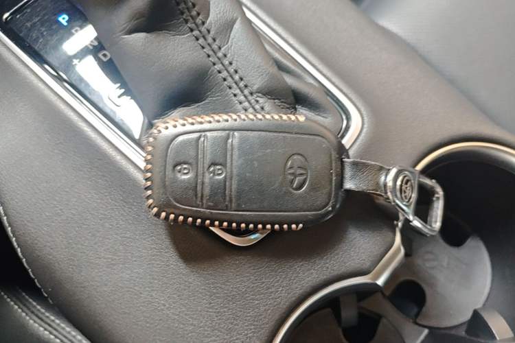 Used Toyota Harrier 2022 2.0L CVT Two-Wheel Drive Luxury Edition Vehicle Key