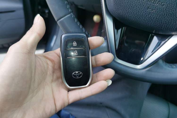 Used Toyota Harrier 2022 2.0L CVT Two-Wheel Drive Deluxe Edition Vehicle Key