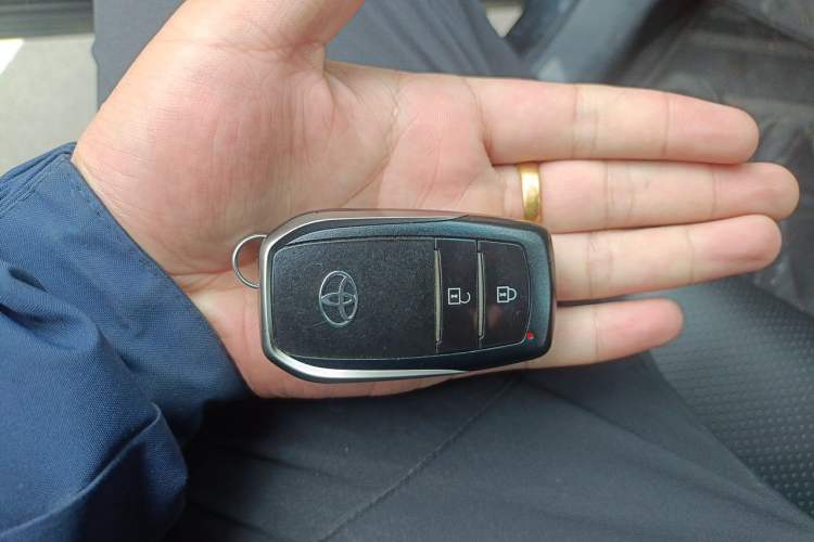 Used Toyota Harrier 2022 2.0L CVT Two-Wheel Drive Entry Version Vehicle Key