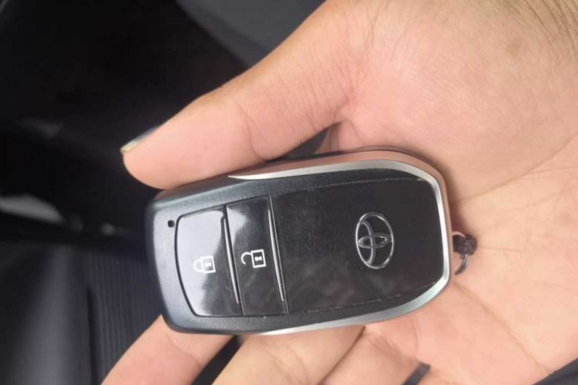 Used Toyota Harrier 2022 2.0L CVT Two-Wheel Drive Deluxe Edition Vehicle Key