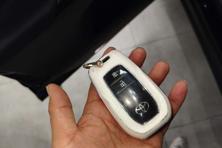 Used Toyota Harrier 2022 2.0L CVT Two-Wheel Drive Deluxe Edition Vehicle Key