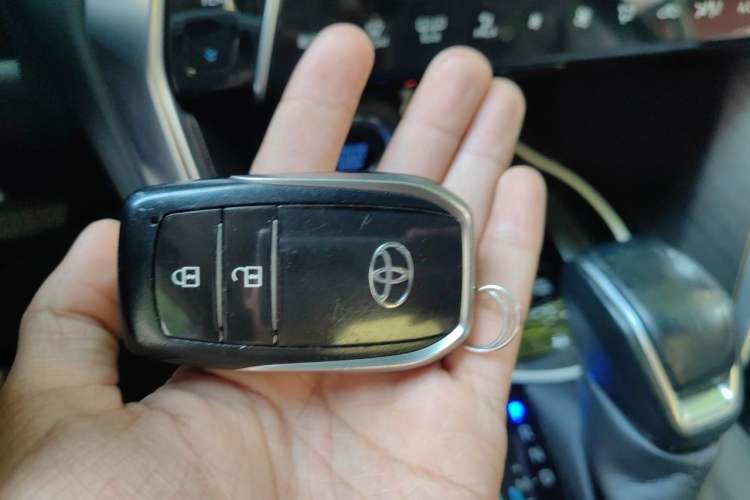 Used Toyota Harrier 2022 2.0L CVT Two-Wheel Drive Deluxe Edition Vehicle Key