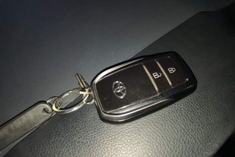Used Toyota Harrier 2022 2.0L CVT Two-Wheel Drive Deluxe Edition Vehicle Key