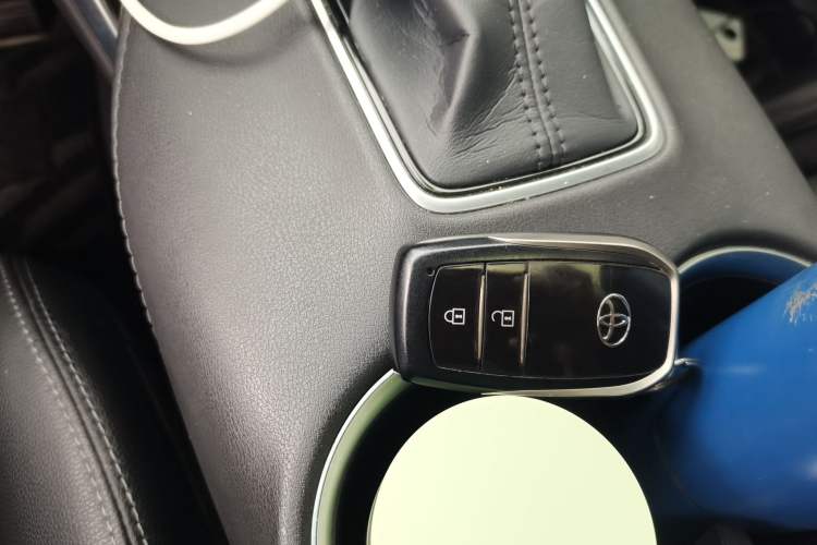 Used Toyota Harrier 2022 2.0L CVT Two-Wheel Drive Luxury Edition Vehicle Key