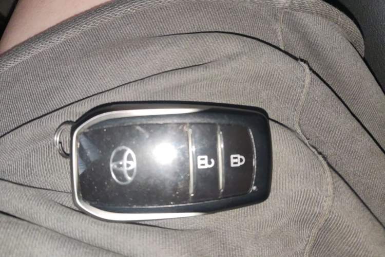 Used Toyota Harrier 2022 2.0L CVT Two-Wheel Drive Deluxe Edition Vehicle Key