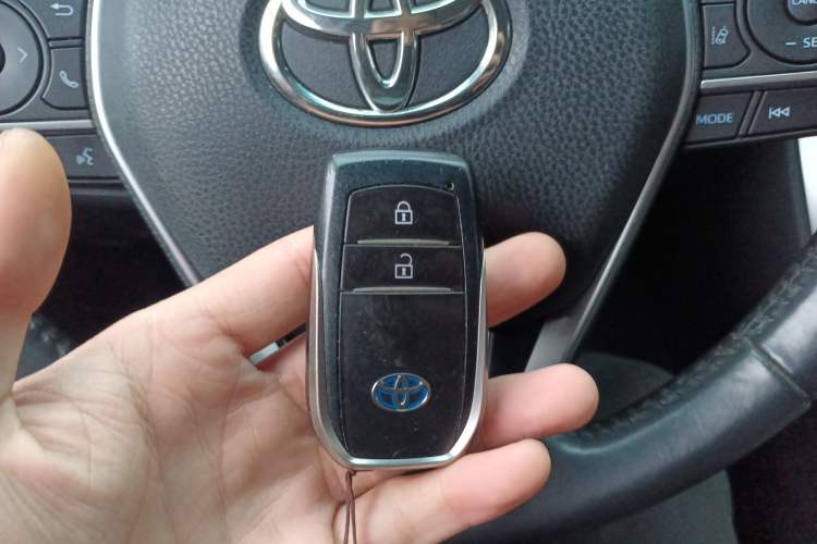 Used Toyota Harrier 2022 Dual-Engine 2.5L CVT Four-Wheel Drive Luxury Edition Vehicle Key