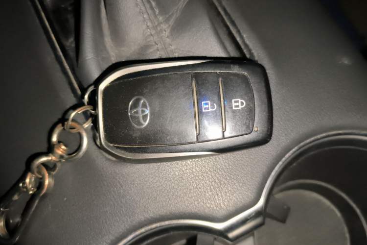 Used Toyota Harrier 2022 2.0L CVT Two-Wheel Drive Deluxe Edition Vehicle Key