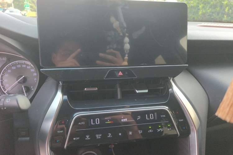 Used Toyota Harrier 2022 2.0L CVT Two-Wheel Drive Luxury Edition Audio And AC Panel