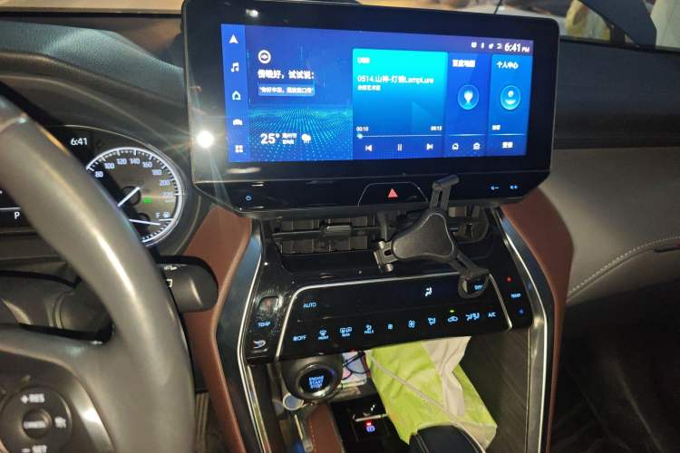 Used Toyota Harrier 2022 2.0L CVT Two-Wheel Drive Deluxe Edition Audio And AC Panel