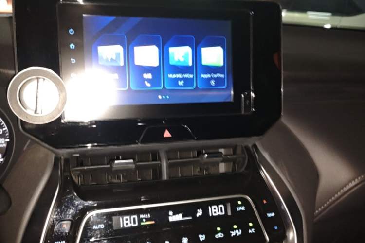 Used Toyota Harrier 2022 2.0L CVT Two-Wheel Drive Luxury Edition Audio And AC Panel