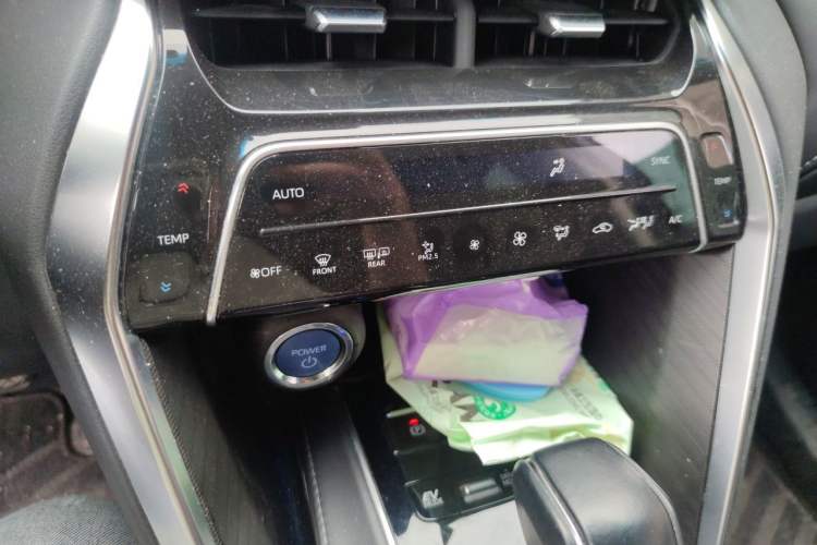 Used Toyota Harrier 2022 Dual-Engine 2.5L CVT Two-Wheel Drive Luxury Edition Audio And AC Panel