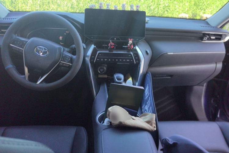 Used Toyota Harrier 2022 2.0L CVT Two-Wheel Drive Deluxe Edition Center Console