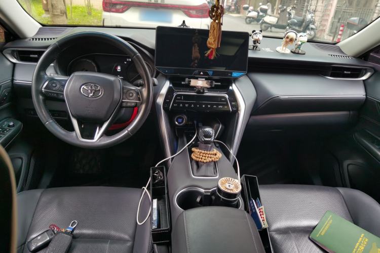 Used Toyota Harrier 2022 2.0L CVT Two-Wheel Drive Deluxe Edition Center Console