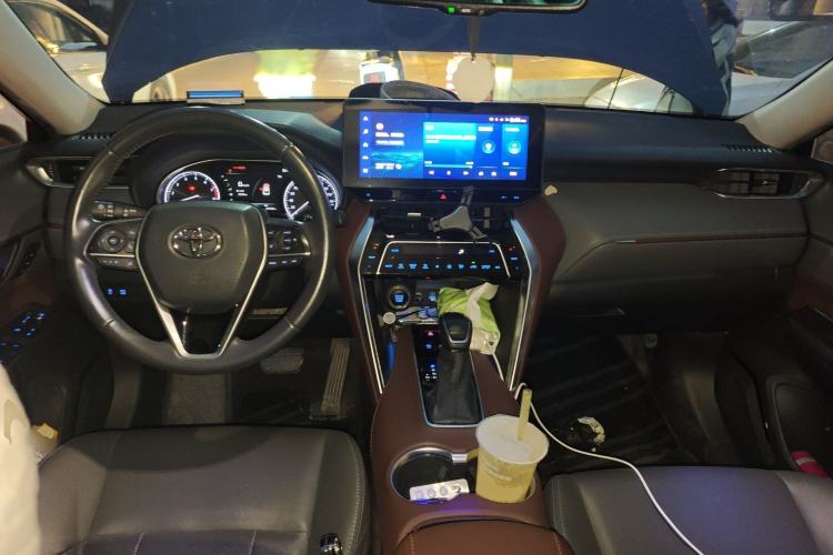 Used Toyota Harrier 2022 2.0L CVT Two-Wheel Drive Deluxe Edition Center Console
