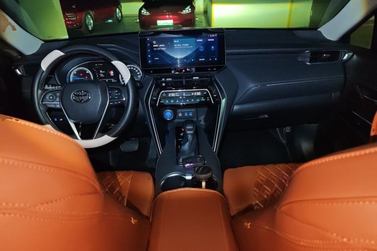 Used Toyota Harrier 2022 Dual-Engine 2.5L CVT Four-Wheel Drive Luxury Edition Center Console