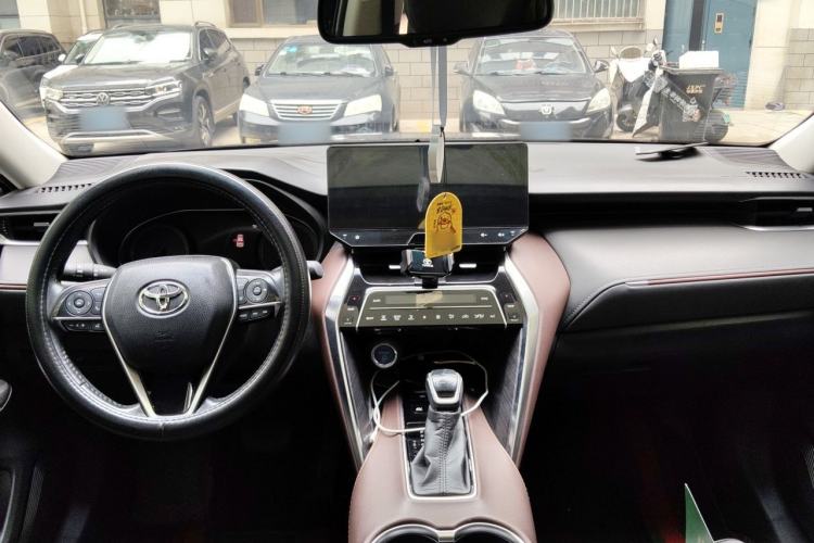 Used Toyota Harrier 2022 Dual-Engine 2.5L CVT Two-Wheel Drive Luxury Edition Center Console
