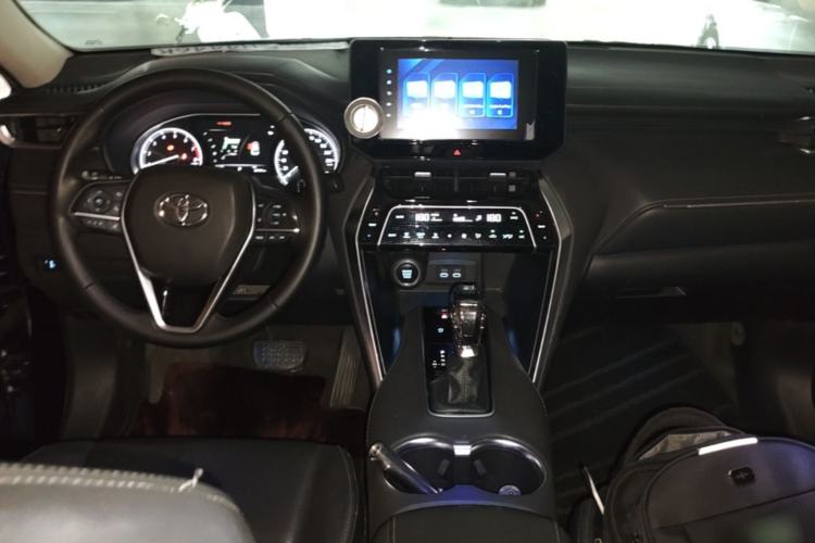 Used Toyota Harrier 2022 2.0L CVT Two-Wheel Drive Luxury Edition Center Console