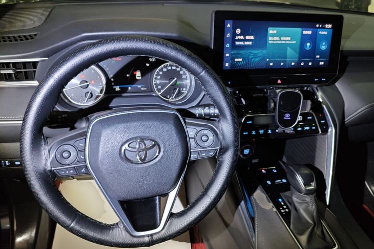Used Toyota Harrier 2022 2.0L CVT Two-Wheel Drive Deluxe Edition Center Console