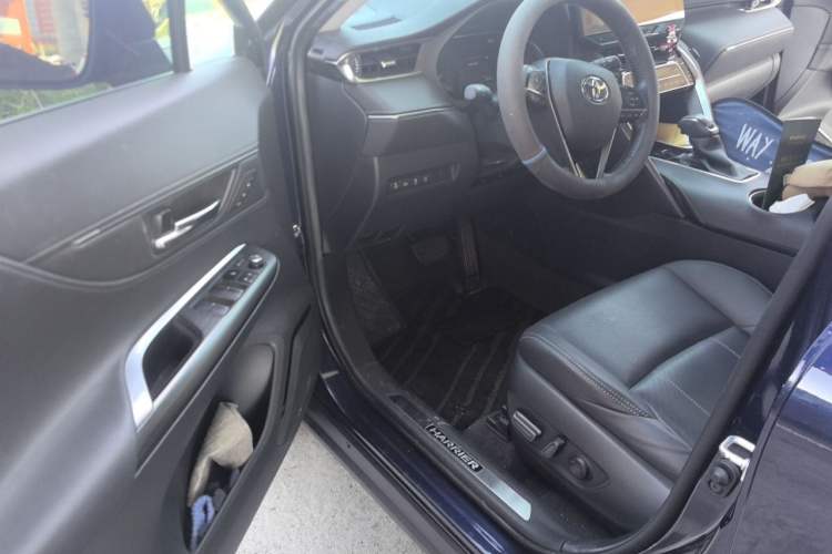 Used Toyota Harrier 2022 2.0L CVT Two-Wheel Drive Deluxe Edition Driver Seat