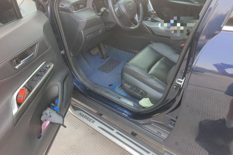 Used Toyota Harrier 2022 2.0L CVT Two-Wheel Drive Luxury Edition Driver Seat