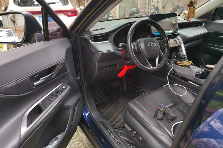 Used Toyota Harrier 2022 2.0L CVT Two-Wheel Drive Deluxe Edition Driver Seat