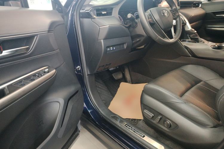 Used Toyota Harrier 2022 2.0L CVT Two-Wheel Drive Luxury Edition Driver Seat