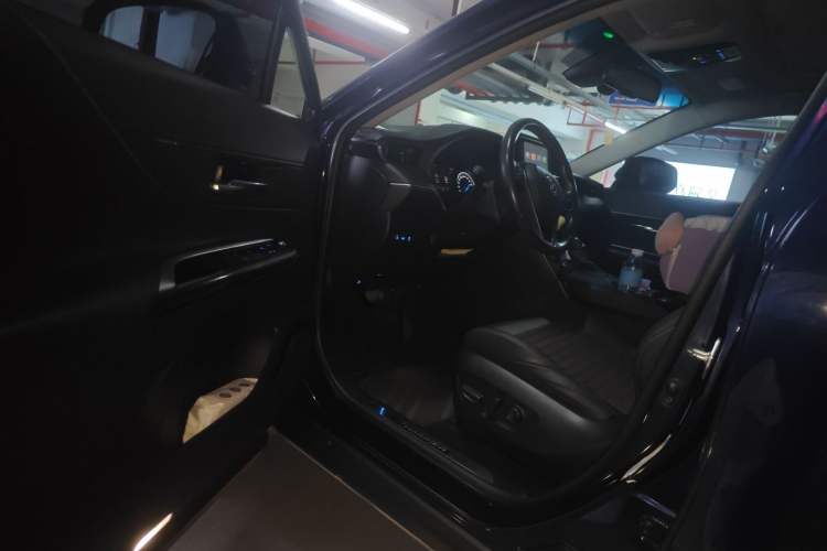 Used Toyota Harrier 2022 Dual-Engine 2.5L CVT Two-Wheel Drive Luxury Edition Driver Seat