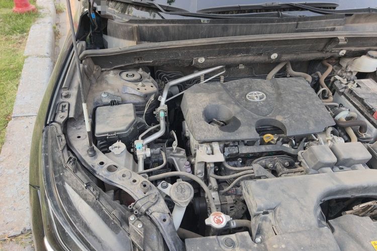 Used Toyota Harrier 2022 2.0L CVT Two-Wheel Drive Luxury Edition Engine Bay Right