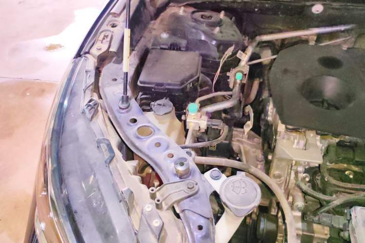 Used Toyota Harrier 2022 2.0L CVT Two-Wheel Drive Luxury Edition Engine Bay Right