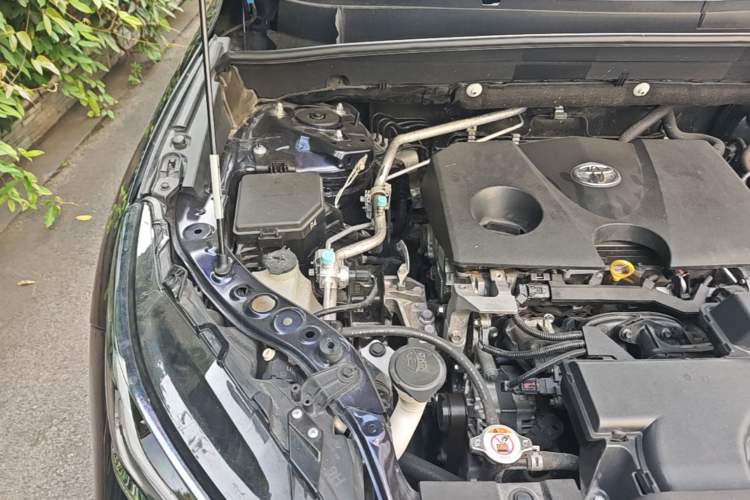 Used Toyota Harrier 2022 2.0L CVT Two-Wheel Drive Deluxe Edition Engine Bay Right