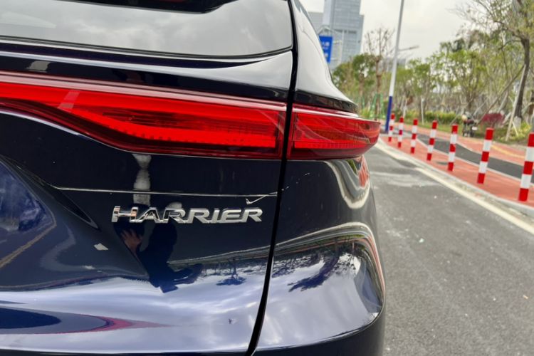 Used Toyota Harrier 2022 2.0L CVT Two-Wheel Drive Deluxe Edition Exterior 11