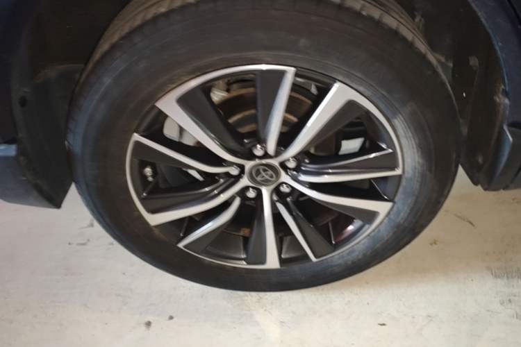 Used Toyota Harrier 2022 2.0L CVT Two-Wheel Drive Luxury Edition Exterior 2